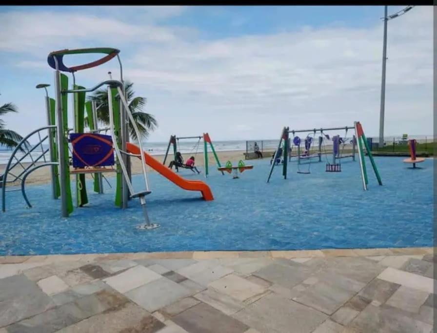casa perto de praia e comércio ao lado Praia Grande (Santos) Exterior foto